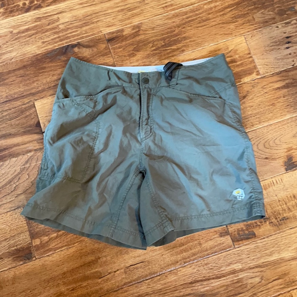 Mountain Hardwear green men’s shorts